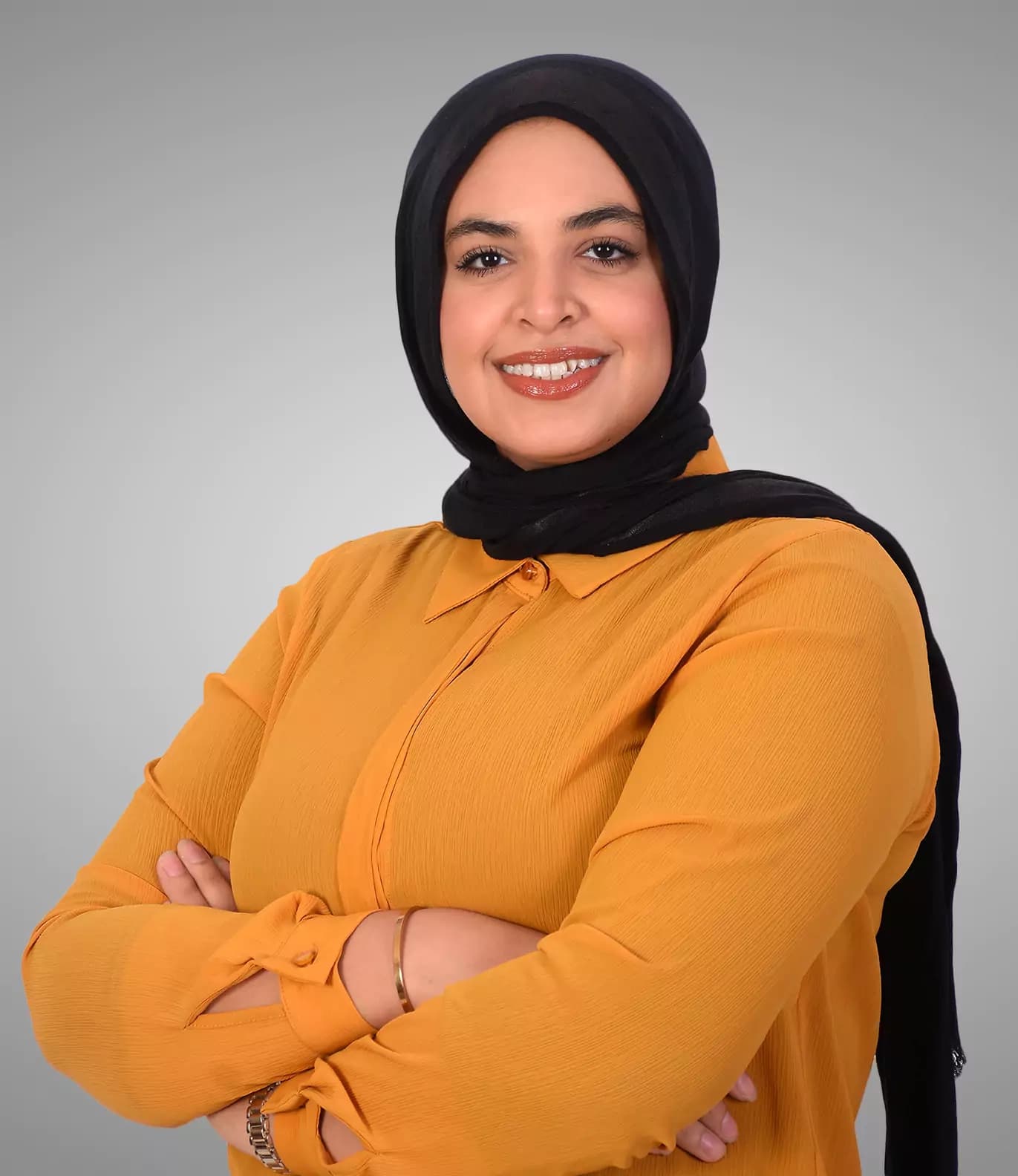 نورا يسري